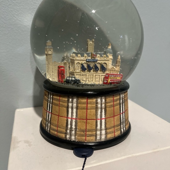 Rare Burberry vintage Musical Snow Globe NEW - Picture 2 of 8